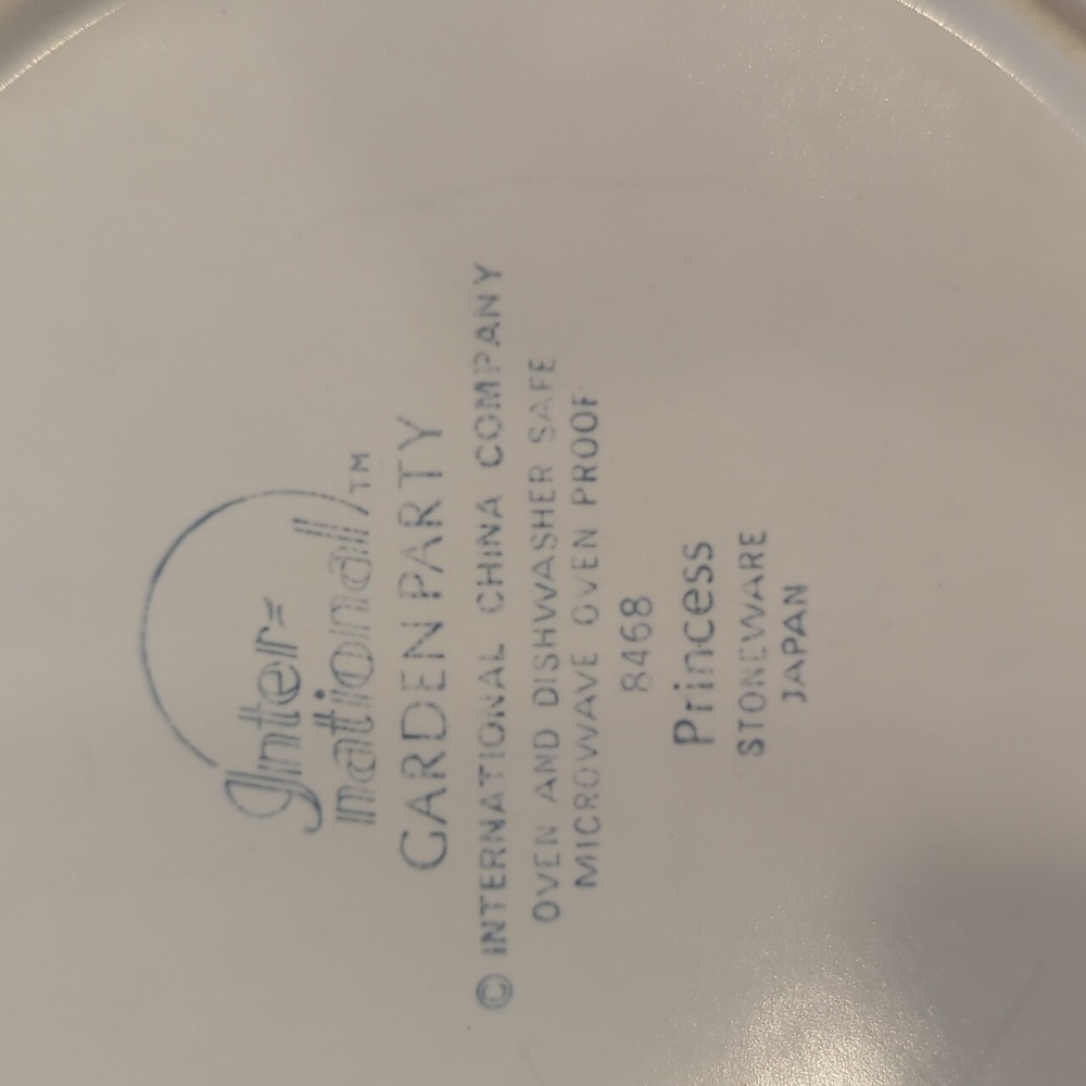 Set of 4 Princess Salad Plates by International - Picture 2 of 2